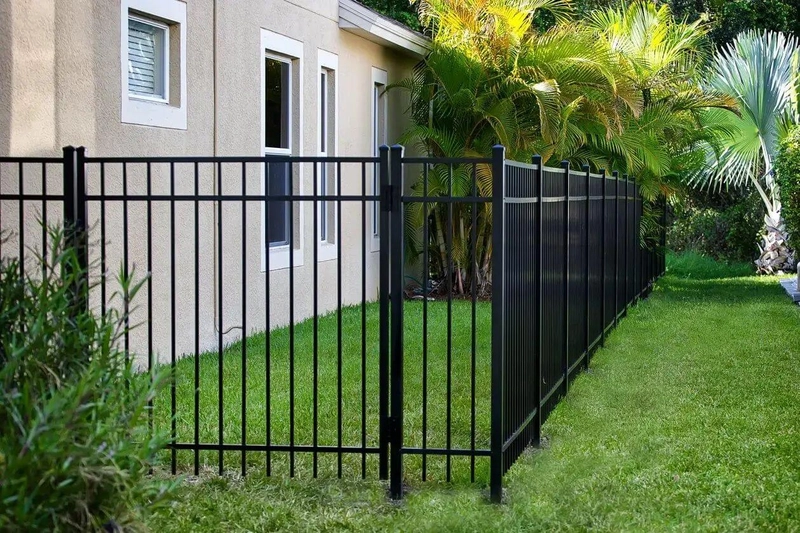 Why Choose Vinyl Fencing?